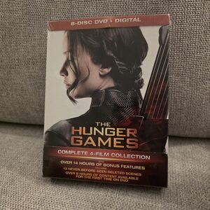 The Hunger Games Complete 4-Film Collection DVD + Digital - Black/Red